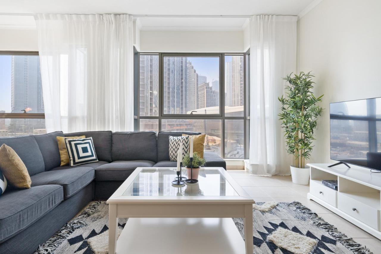 Stylish Apartment With Partial Burj Khalifa View Dubai Exterior foto