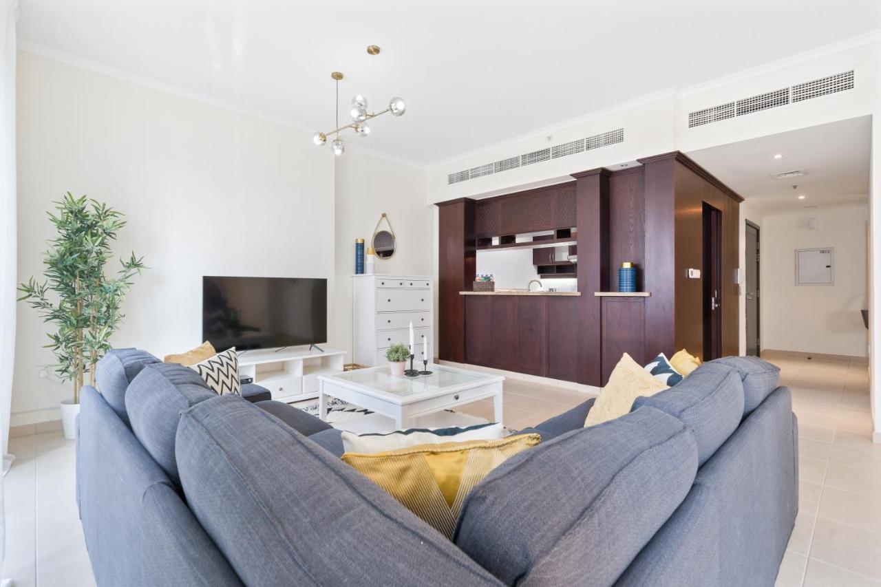Stylish Apartment With Partial Burj Khalifa View Dubai Exterior foto