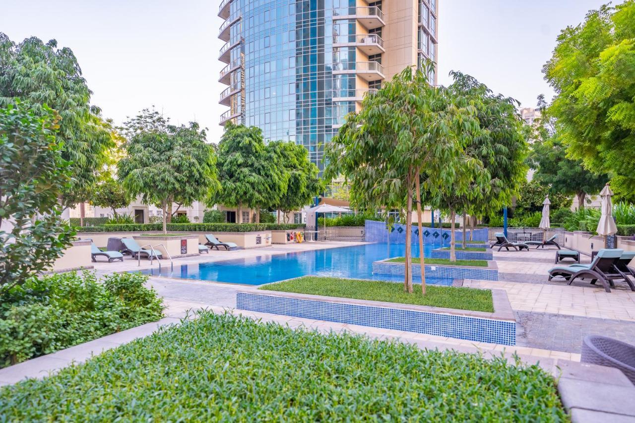 Stylish Apartment With Partial Burj Khalifa View Dubai Exterior foto